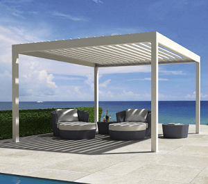 pergola iznad bastenske garniture na terasi pored mora